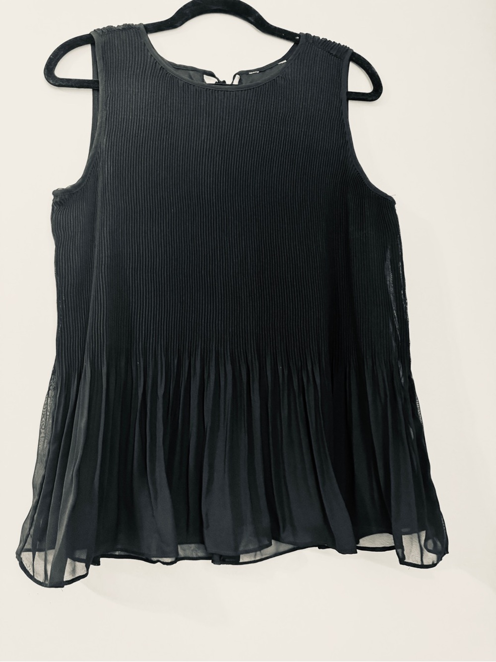 Sleeveless Pleated Black Women's Top